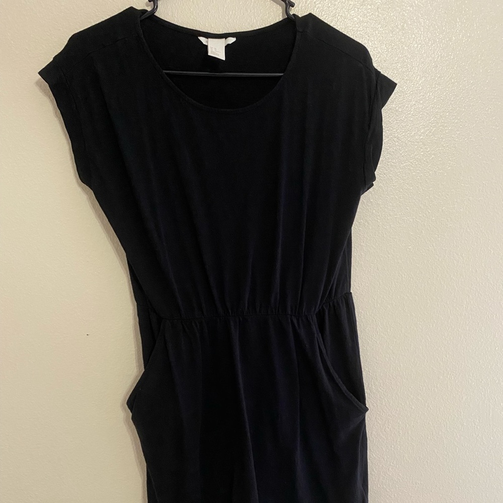 Black dress with pockets